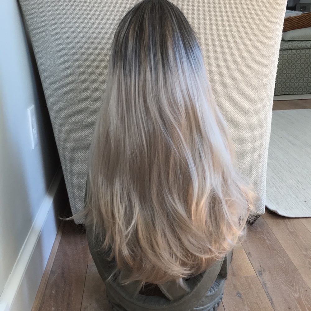 🎈ONE DAY SALE 🎈Very thick, long blond wig. NWT